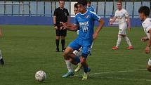 Fotbalisté Slovácka B (bílé dresy) v páteční předehrávce 32. kola MSFL remizovali na hřišti v Kunovicích s juniorkou Ostravy 2:2.