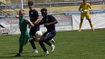 Starší dorostenci Slovácka (modré dresy) v úterní dohrávce 18. kola I. Celostátní ligy remizovali na Širůchu ve Starém Městě s Karvinou 1:1.