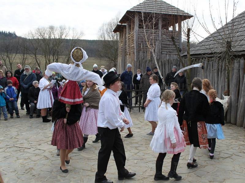 S MAŘENOU. Skauti z Modré se loučili se zimou a vítali jaro. 