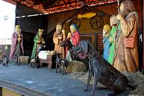 U BETLÉMA. Hodně radosti zejména dětem přinese dřevo-kovový betlém v Kovozoo Staré Město.