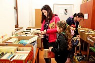 KNIHOTOČ. Na 5. ročníku knižního bazaru v Buchlovicích se sešlo 8,5 tisíce knih, které provětraly domácí knihovničky.