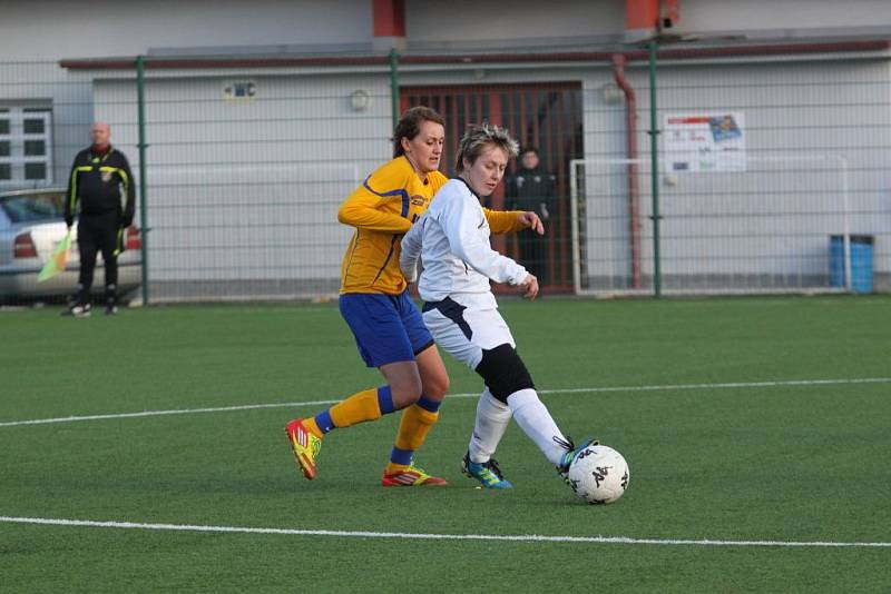 Fotbalistky Slovácka rakouského soupeře porazily těsně 2:1.