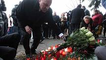 Pietním aktem u místa tragédie se občané Uherského Brodu rozloučili se zavražděnými lidmi.