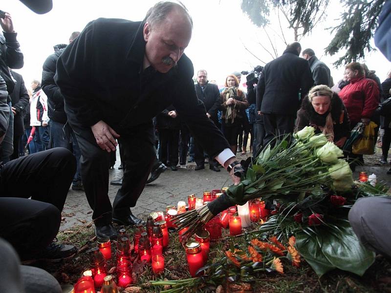 Pietním aktem u místa tragédie se občané Uherského Brodu rozloučili se zavražděnými lidmi.