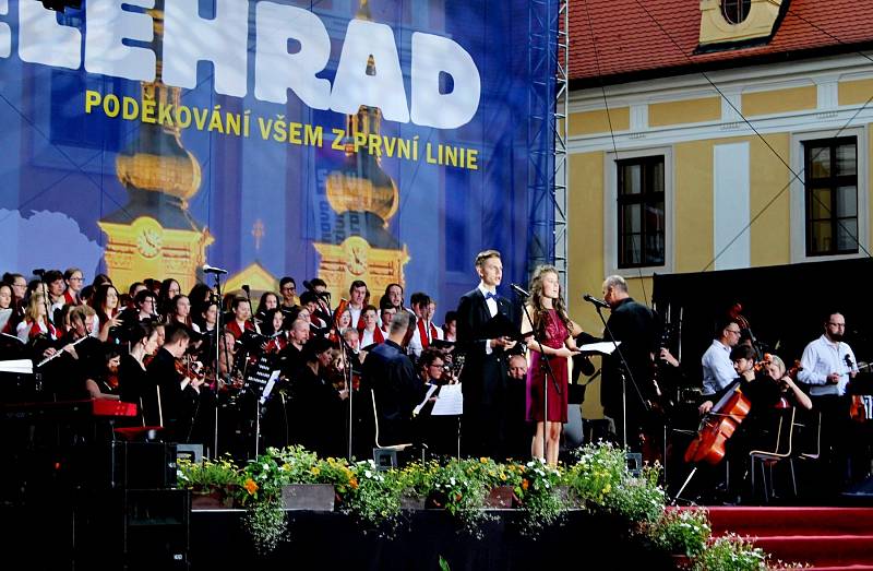 KONCERT. V průběhu Večera lidí dobré vůle vládla na západním nádvoří před velehradskou bazilikou nádherná atmosféra.