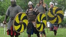 Na bojiště. Vikingští válečníci z olomoucké skupiny Gunnar vyrazili na pomoc Velkomoravanů.
