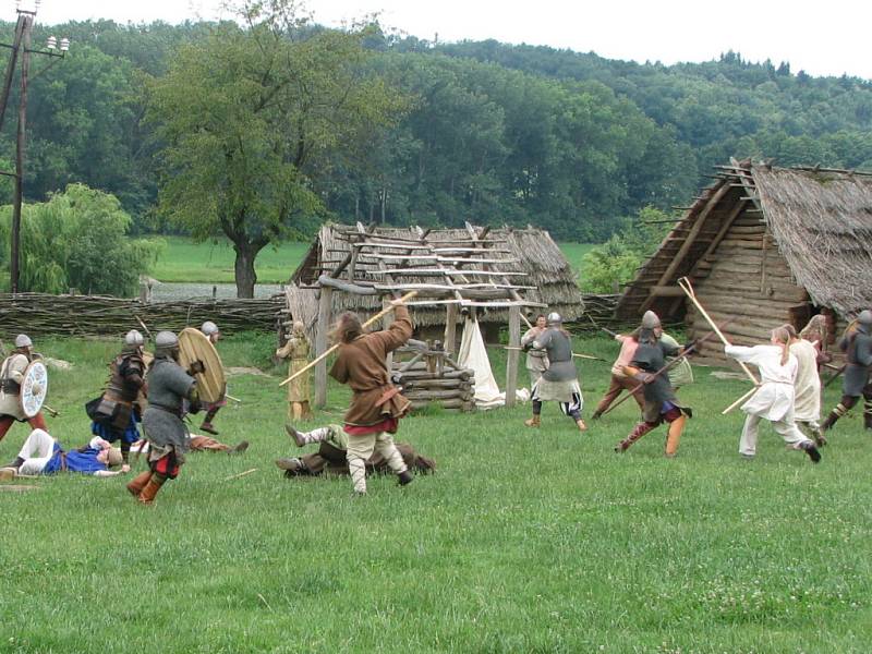 Na život a na smrt. Tak bojovali mezi sebou vojáci o slovanskou vesnici.