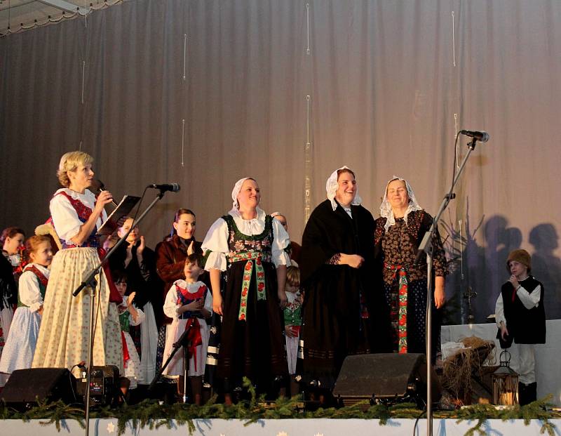 V Buchlovicích se uskutečnil 8. vánoční koncert s názvem Česko-slovenské vánoce, pořádaný Děcky z Buchlovic a dětským souborem Turiec ze slovenského Martina.