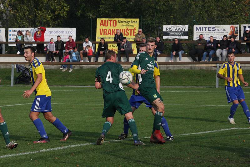 Fotbalisté Nivnice (zelené dresy) v 10. kole krajské I. A třídy skupiny B doma zdolali Buchlovice 2:0.