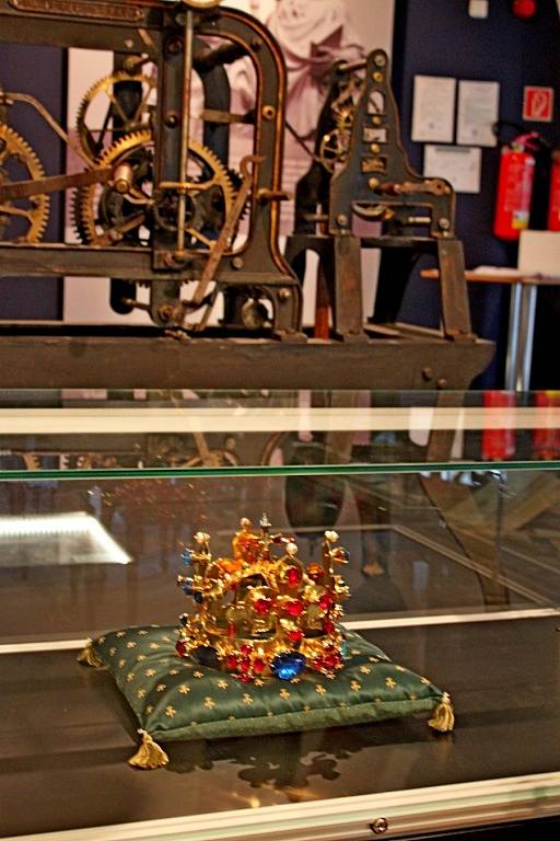 KORUNA. Poprvé v historii Velehradu byla v poutní obci vystavena replika Svatováclavské koruny.