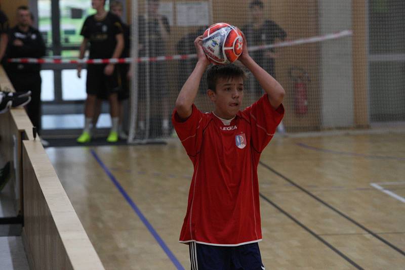 V Buchlovicích se v sobotu uskutečnil halový turnaj dorostu ve fotbale, který uspořádal OFS Uherské Hradiště.