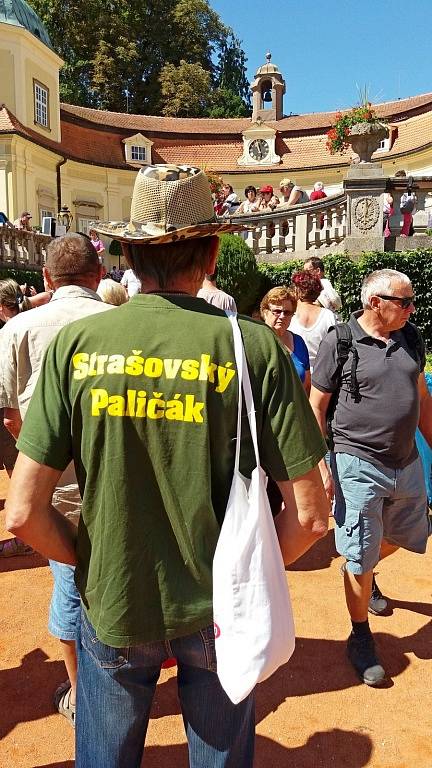 Česnekem byl provoněn nejen areál buchlovického zámku, ale i městečko Buchlovice.