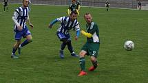 Fotbalisté Nivnice (zelené dresy) doma otočili zápas 7. kola I. A třídy skupiny B, Nedachlebice zdolali 2:1.