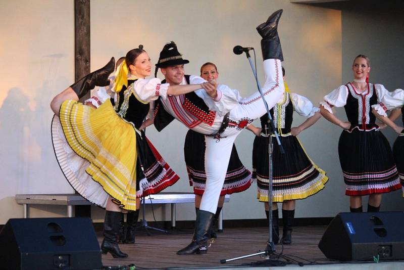 Dospělým hostem festivalu byl slovenský soubor Rozsutec