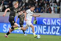Fotbalista Slovácka Patrik Blahút při utkání v Hradci Králové.