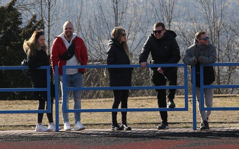 Fotbalisté Uherského Brodu (červené dresy) v 19. kole MSFL podlehli doma na Lapači Otrokovicím 2:3.