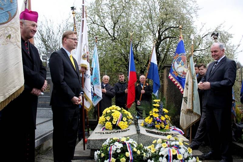 Na Velehradě si členové KDU-ČSL, Orla a věřící připomenuli 60 let od úmrtí Jana Šrámka, kněze, politika, státníka, zakladatele Československé strany lidové.