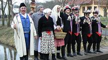 Na tradičním fašanku v Komni na Uherskobrodsku nechyběli ani skakúni.