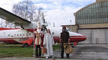  Mikuláš, čert a anděl zamířili uplynulý pátek také do areálu bývalého Letu v Kunovicích. 