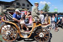 Nablýskaná historická auta a motocykly budou v neděli k vidění na prostranství v Kovozoo Staré Město i v jeho Muzeu veteránů.
