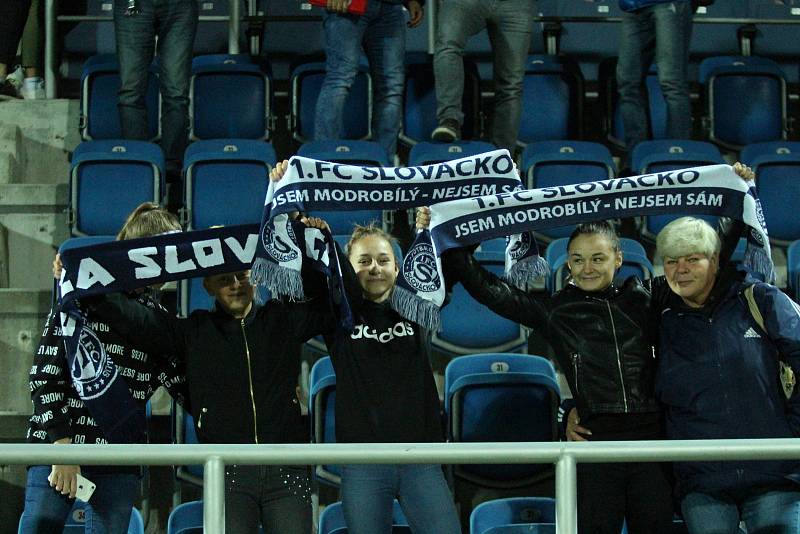 Fotbalisté Slovácka (v bílých dresech) v předehrávce 12. kola FORTUNA:LIGY porazili Liberec 3:1.