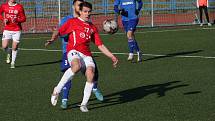 Fotbalisté Uherského Brodu (červené dresy) v 19. kole MSFL podlehli doma na Lapači Otrokovicím 2:3.