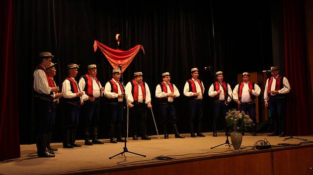 Předhodové zpívání v Dolním Němčí hostil Mužský pěvecký sbor Dolněmčané