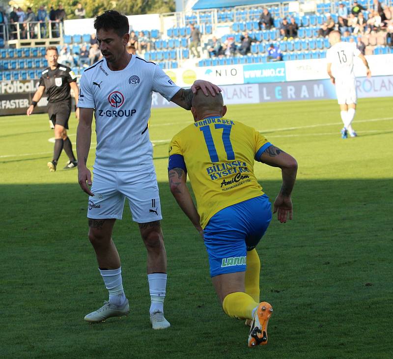 Fotbalisté Slovácko (v bílých dresech) v sobotním odpoledním zápase porazili Teplice 3:2.