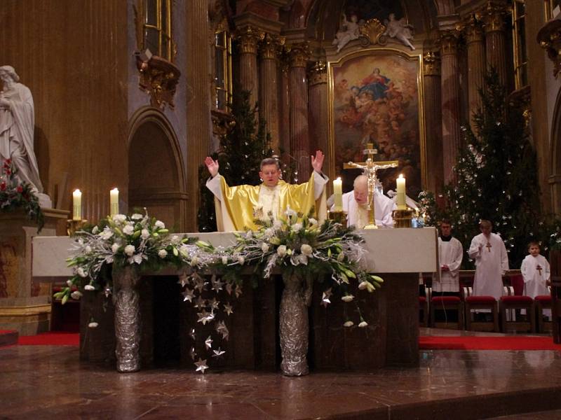 Půlnoční na Velehradě se nesla na tónech od Jiřího Pavlici. Bohoslužbu sloužil správce tamní farnosti Petr Přádka.