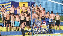 Fotbalisté Starého Města (žluté dresy) hráli v 6. kole I.A třídy skupiny se Zborovicemi 0:0.