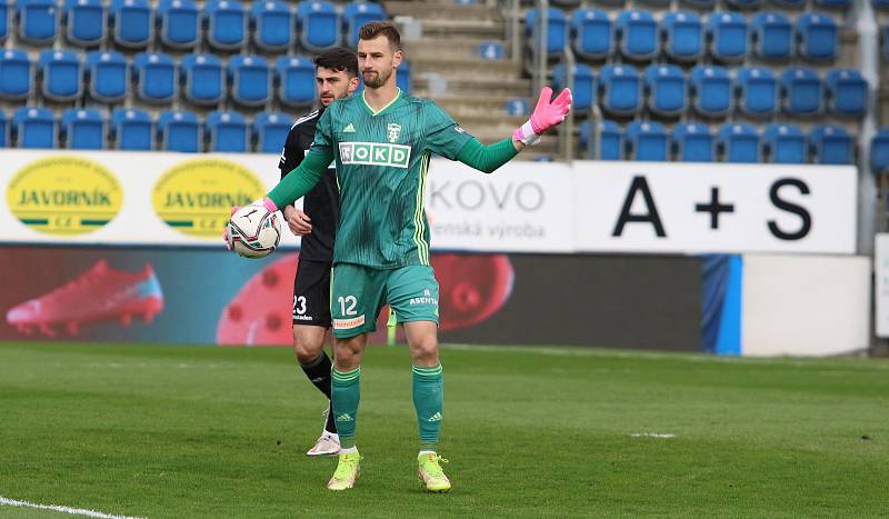 Fotbalisté Slovácka (bílé dresy) ve 28. kole FORTUNA:LIGY zdolali poslední Karvinou 3:1.