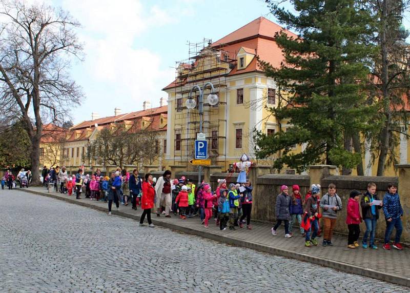 Děti z velehradské školky vynesly zimu