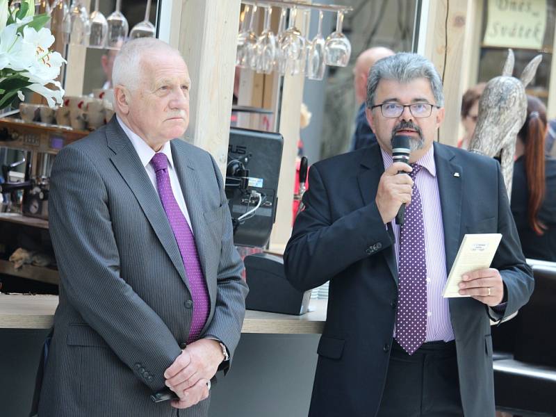 V rámci své návštěvy Slovácka se v Uherském Hradišti Václav Klaus setkal také s obyvateli tohoto města. 