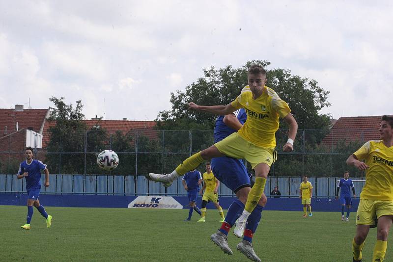 Fotbalisté Kunovice doma prohráli s Nivnicí 0:2. Hosty poprvé vedl nový hlavní trenér Pavel Barcuch.