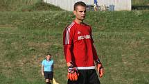 Fotbalisté divizního Strání (žluté barvy) v pátečním přípravném zápase deklasovali Boršice 8:0.