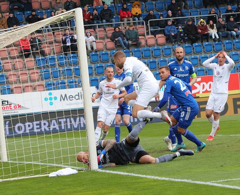 Fotbalisté Slovácka (bílé dresy) se ve 27. kole FORTUNA:LIGY utkali se Sigmou Olomouc.