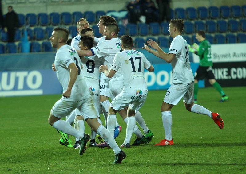 Fotbalisté 1. FC Slovácko (v bílém) porazili FK Mladá Boleslav 2:1.