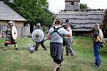 Archeoskanzen na Modré okupuje filmový štáb ČT, Velkomoravané a skupiny oživlé historie. 