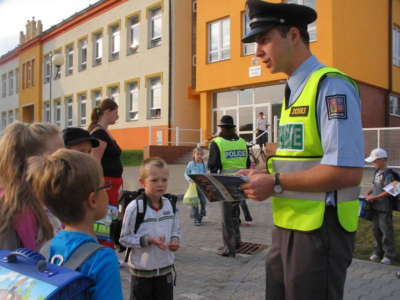 Policisté v rámci akce Zebra se za tebe nerozhlédne zpovídali tentokrát děti z O. N. Vsi.