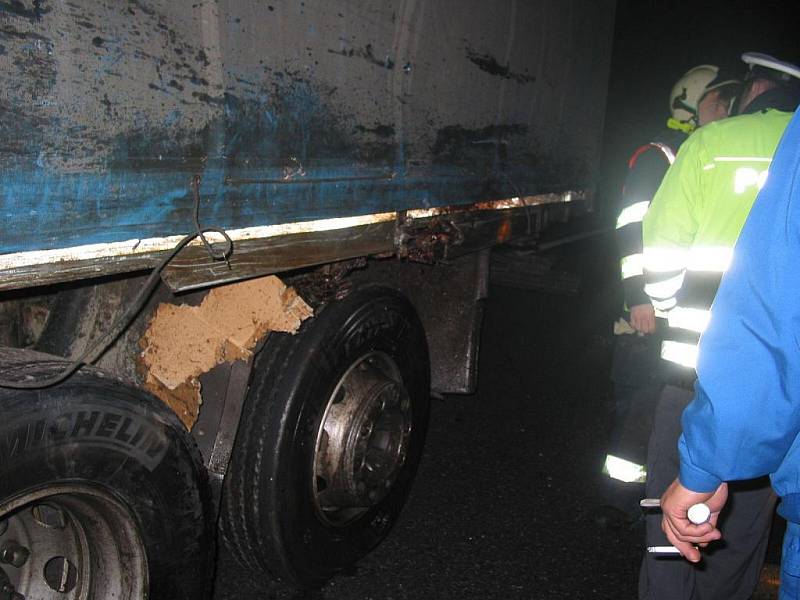 Smrtelná dopravní nehoda se odehrála 45 minut po půlnoci z úterý na středu 9. února u motorestu Rasová.