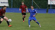 Fotbalisté Kunovic (modré dresy) ve 23. kole krajské I. A třídy skupiny B doma remizovali se Zlechovem 2:2.