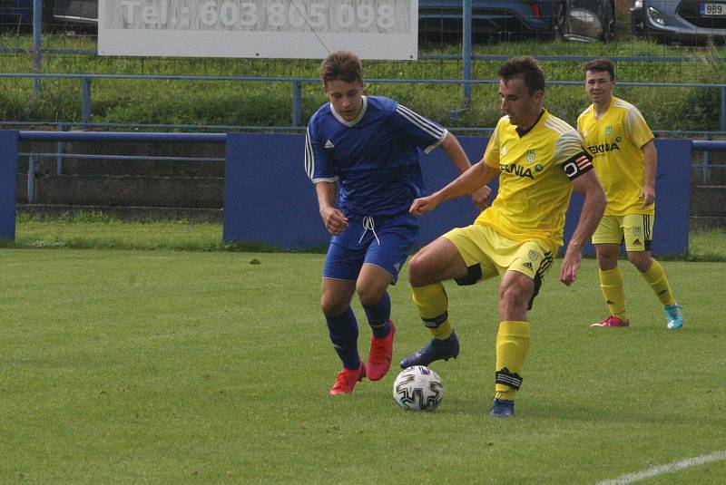 Fotbalisté Kunovice doma prohráli s Nivnicí 0:2. Hosty poprvé vedl nový hlavní trenér Pavel Barcuch.