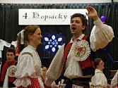 Velkou přehlídkou národopisu se v sobotu 12. ledna večer, stal v pořadí už čtvrtý Hopsácký ples, jenž se konal v kulturním domě v Horním Němčí.