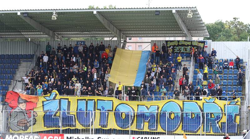 Sobotní derby v Uherském Hradišti opanovalo domácí Slovácko (bílé dresy), které zvítězilo nad Zlínem 3:0.