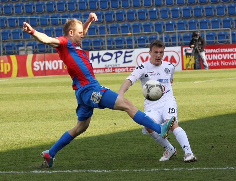 1. FC Slovácko - Plzeň. Zleva Daniel Kolář a Radek Mezlík.