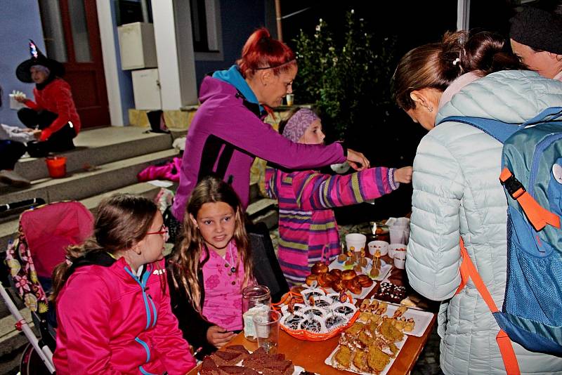 Strašný večer na Modré s Dýňobraním a tajemným žlutosvitem dýňových výtvorů