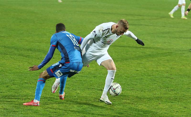 Fotbalisté Slovácka (bílé dresy) ve šlágru 17. kola FORTUNA:LIGY vyzvali Plzeň.