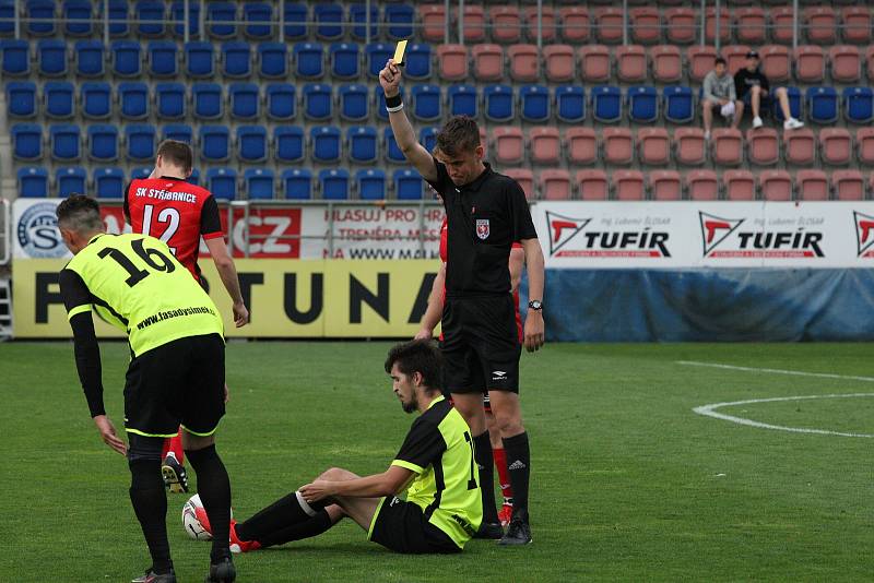 Fotbalisté Jalubí (žlutočerné dresy) zdolali ve finále Poháru OFS Jarošovský pivovar Stříbrnice 7:1. Utkání na stadionu ligového Slovácka sledovalo 1234 diváků.