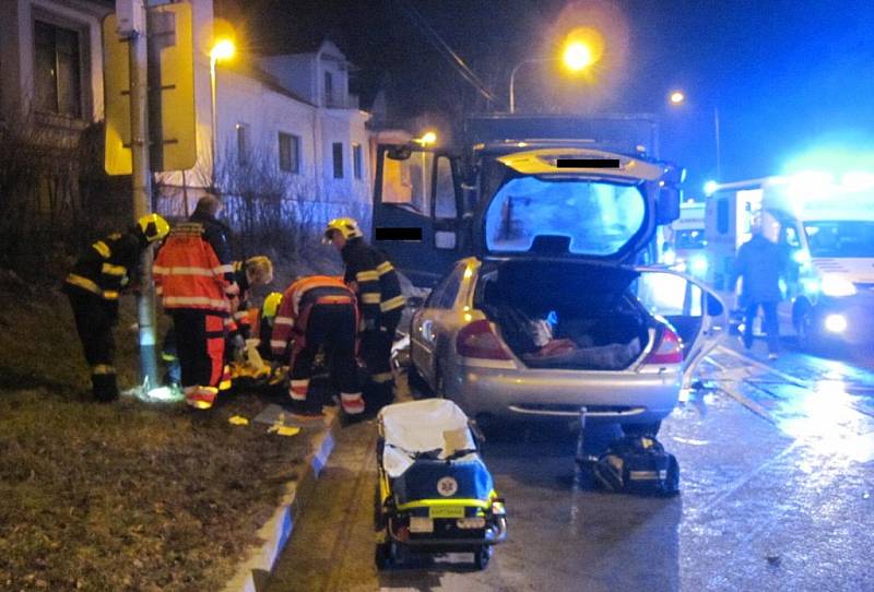 Žena v Uherském Brodě zranila sebe i své spolujezdkyně.