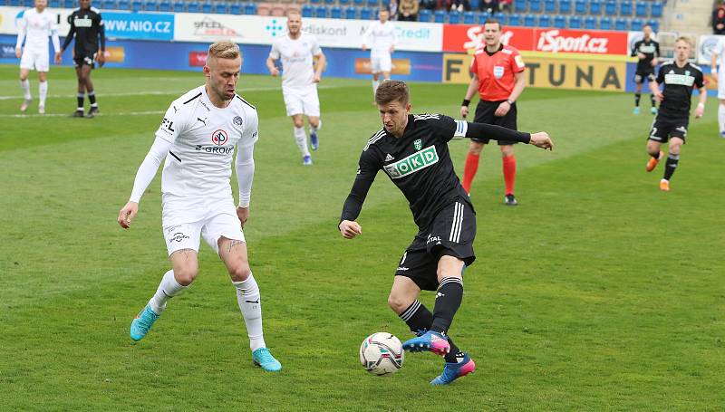 Fotbalisté Slovácka (bílé dresy) ve 28. kole FORTUNA:LIGY zdolali poslední Karvinou 3:1.